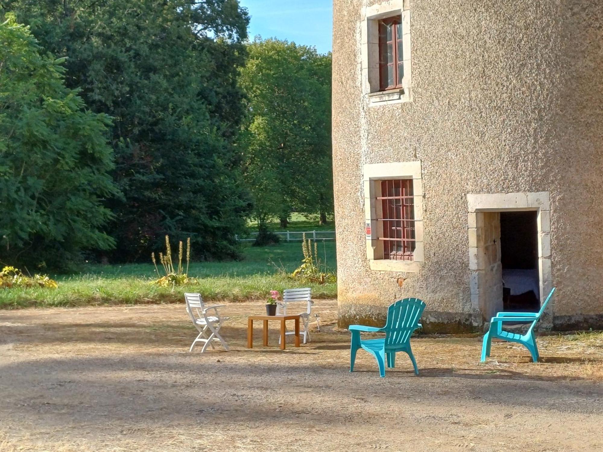 Chambre Dans Tour Du 15Eme Siecle Mauvieres Esterno foto